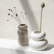 Load image into Gallery viewer, Vase White Pebbles
